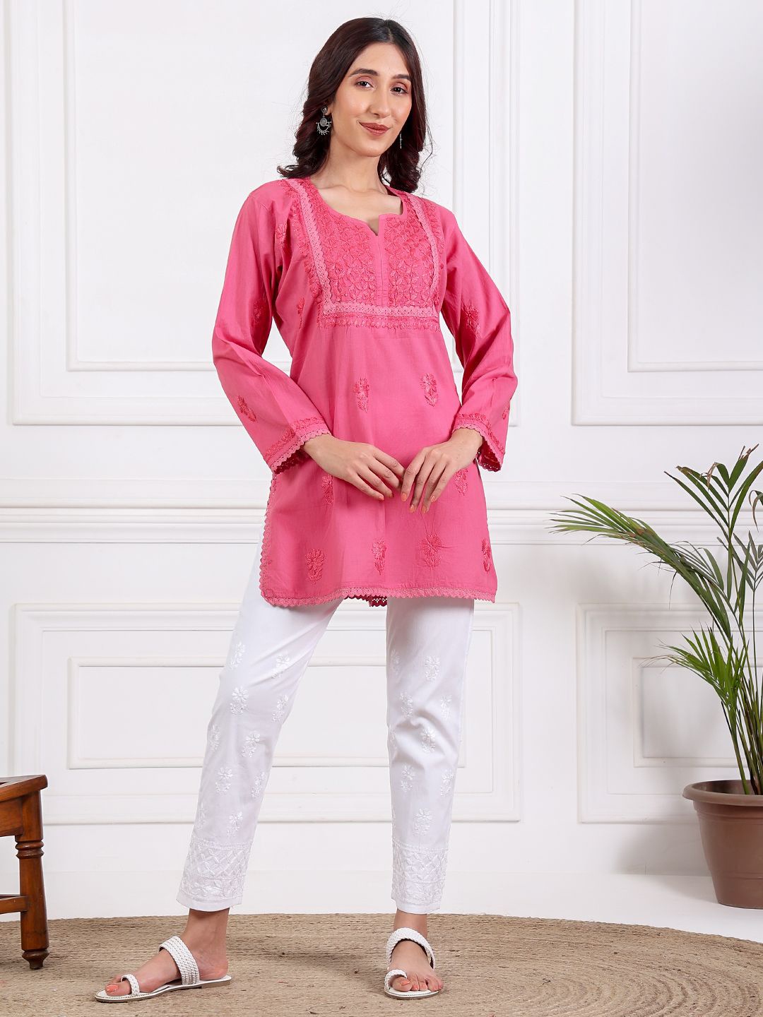 

Chowkhat Women Floral Embroidered Pure Cotton Chikankari Kurti, Pink