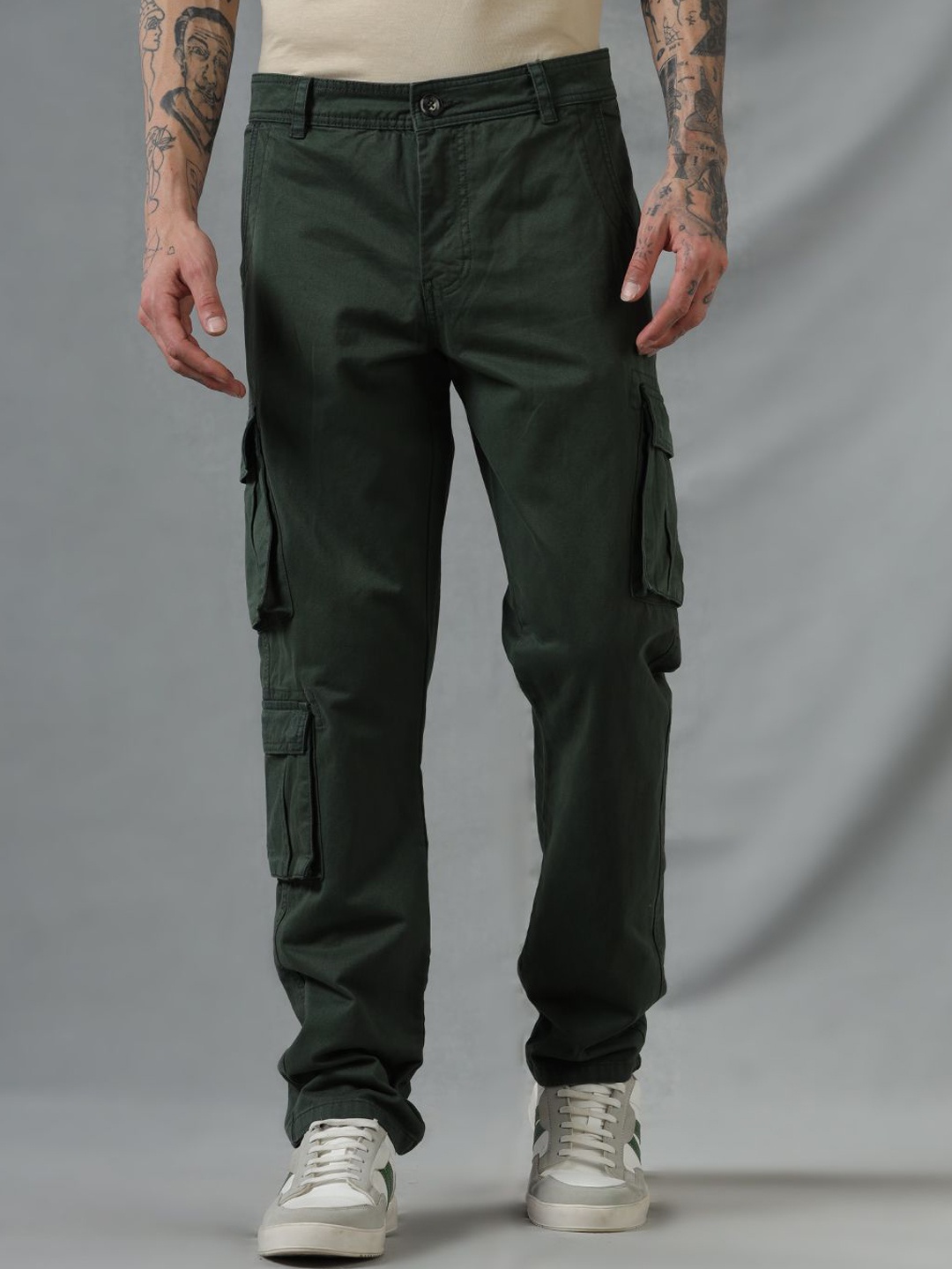 

WROGN Men Mid-Rise Straight Fit Cargos Trousers, Green