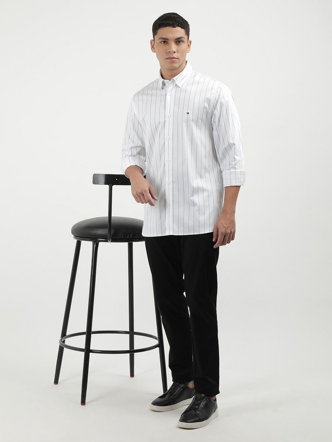 

Tommy Hilfiger Men Vertical Striped Spread Collar Casual Shirt, White