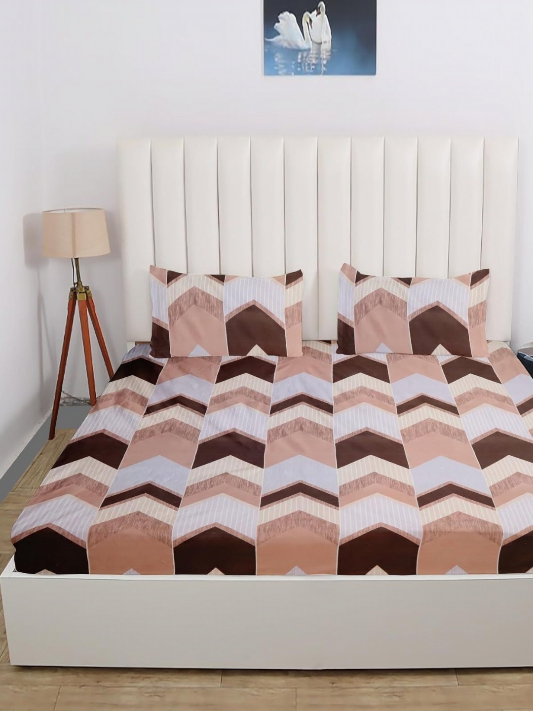 

Innovative Edge Brown and White Cotton 160 TC King Bedsheet with 2 Pillow Covers