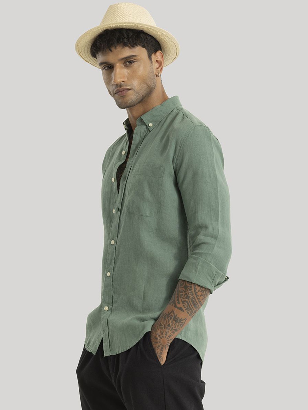 

Snitch Men Smart Slim Fit Solid Button-Down Collar Casual Shirt, Green