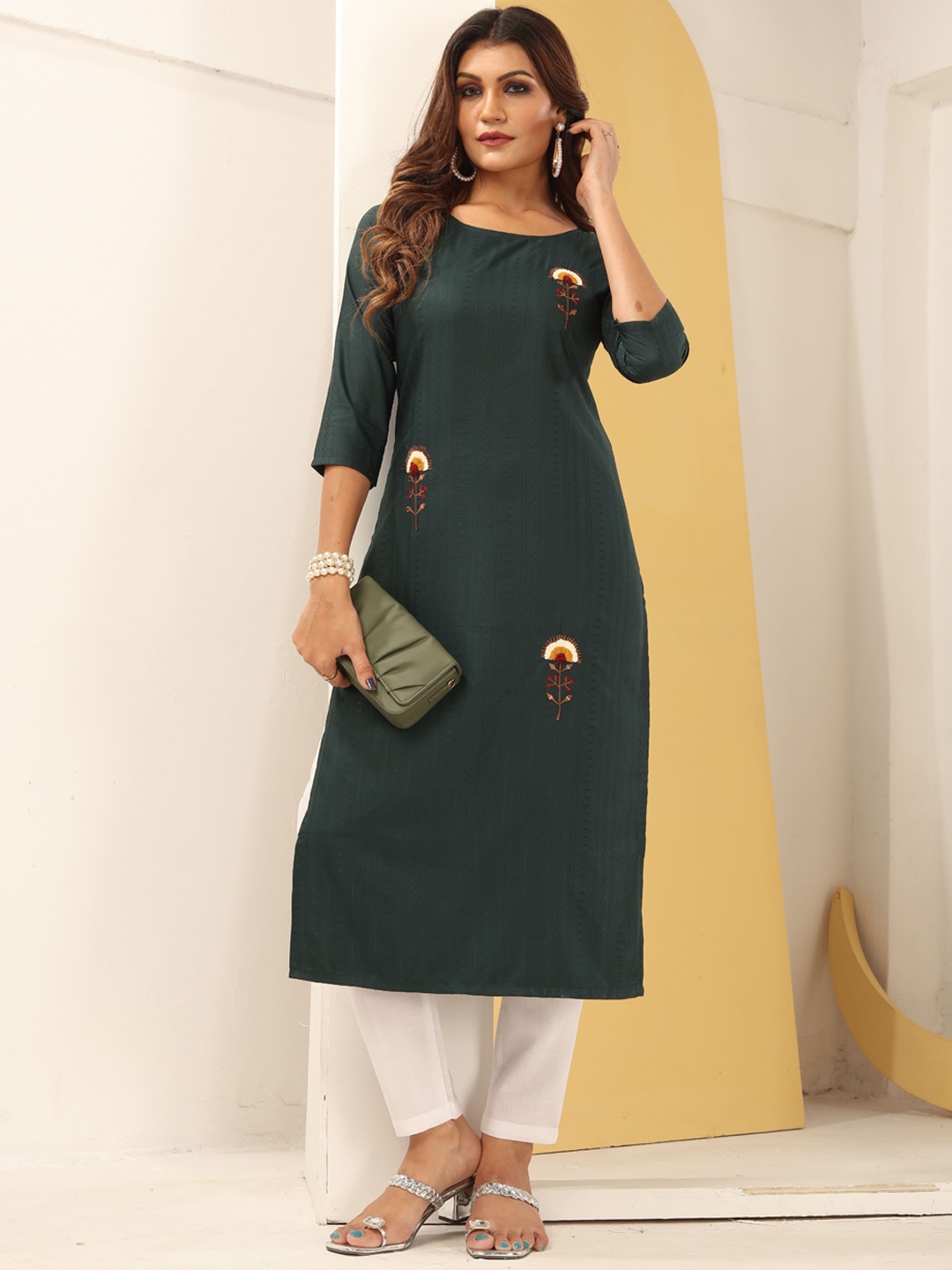 

Rujave Floral Embroidered Thread Work Kurta with Trousers, Green