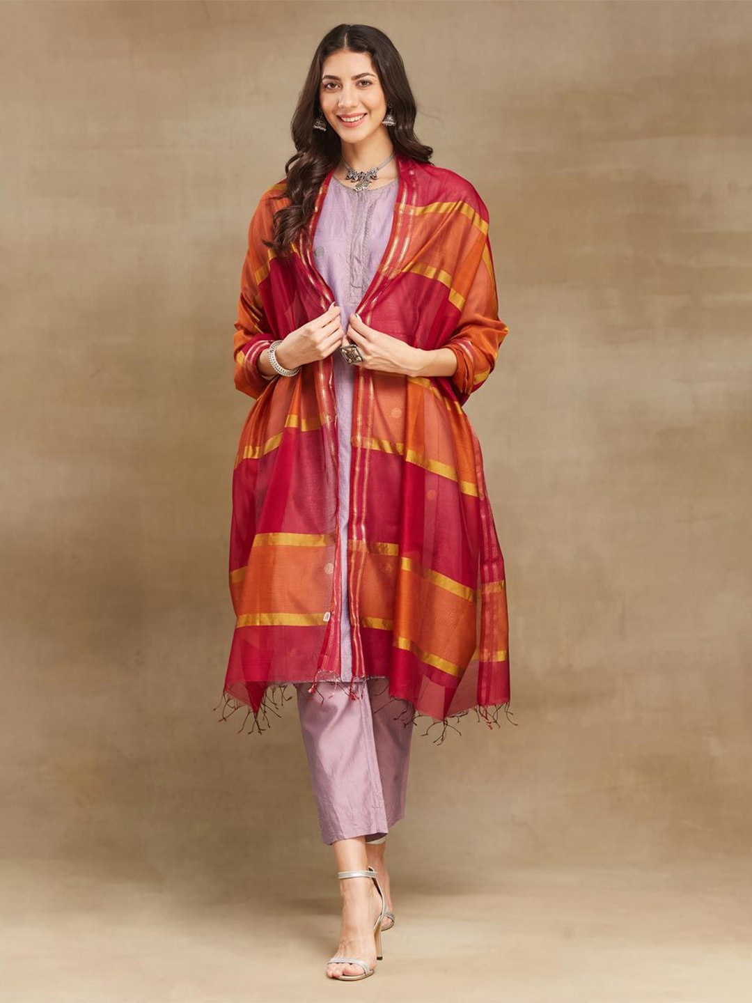 

Fabindia Leheriya Woven Design Zari Dupatta, Pink