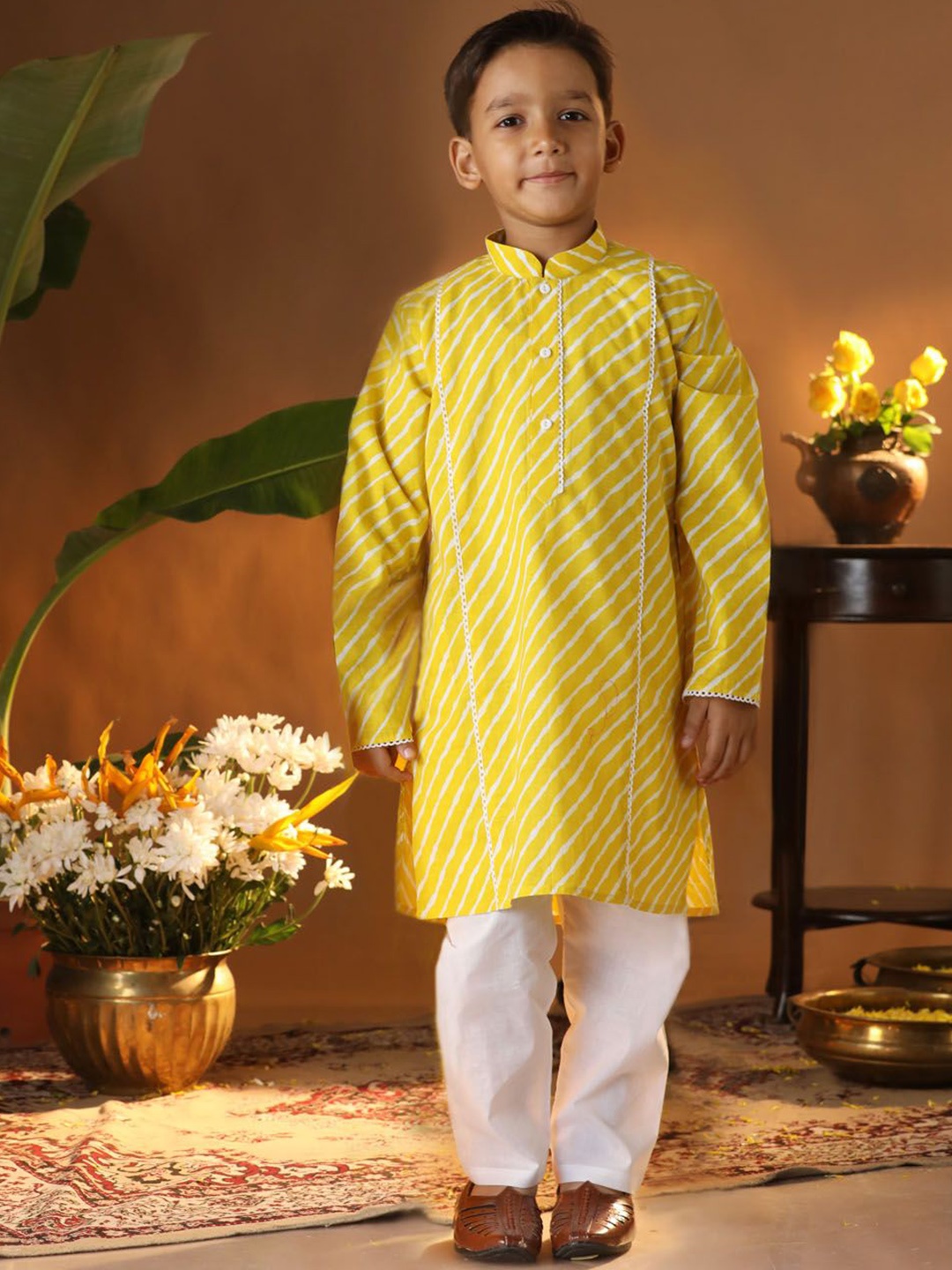 

VASTRAMAY Boys Leheriya Printed Gotta Patti Pure Cotton Straight Kurta With Pyjamas, Yellow