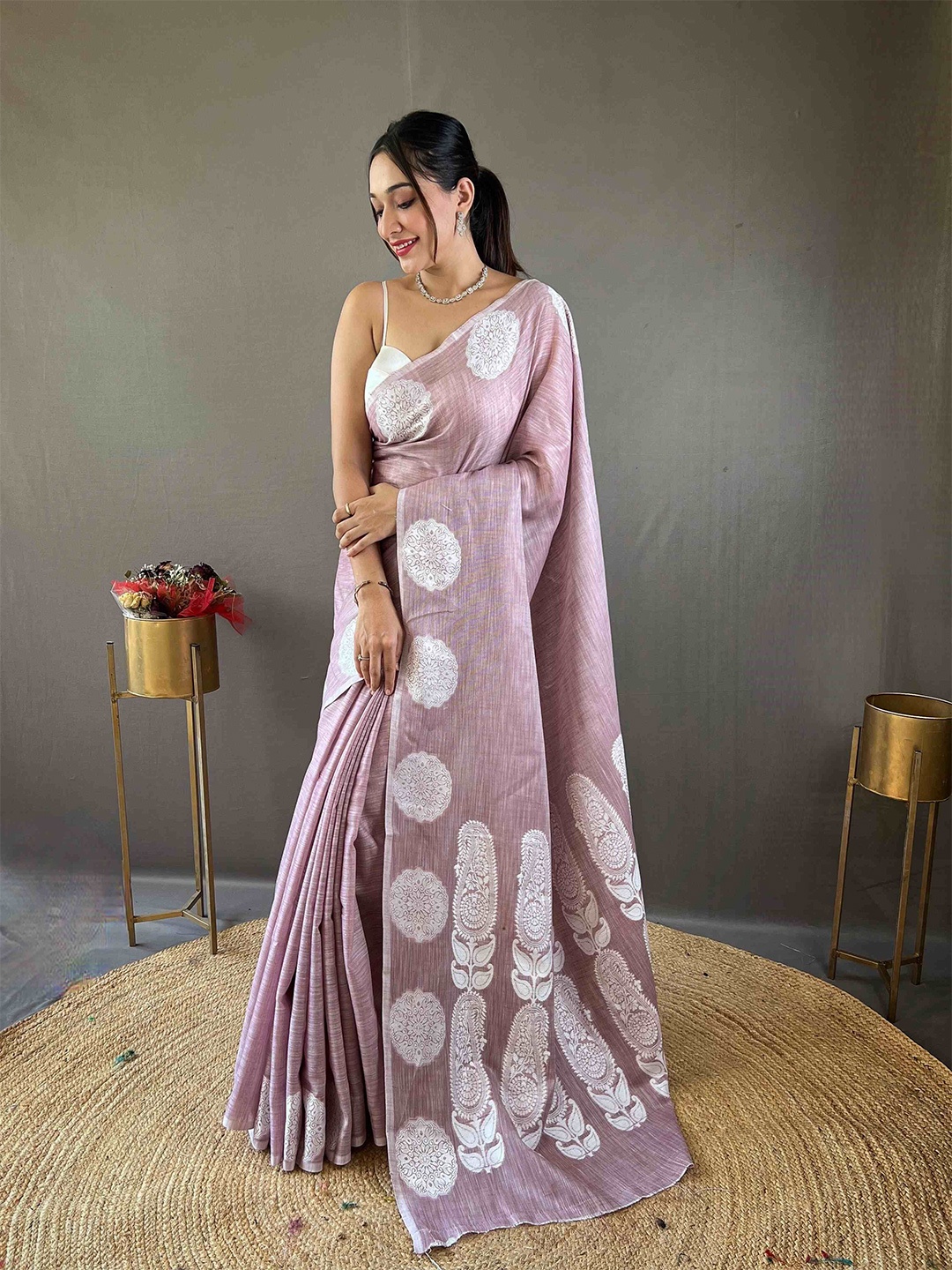 

DEVATITHI Ethnic Motifs Saree, Pink