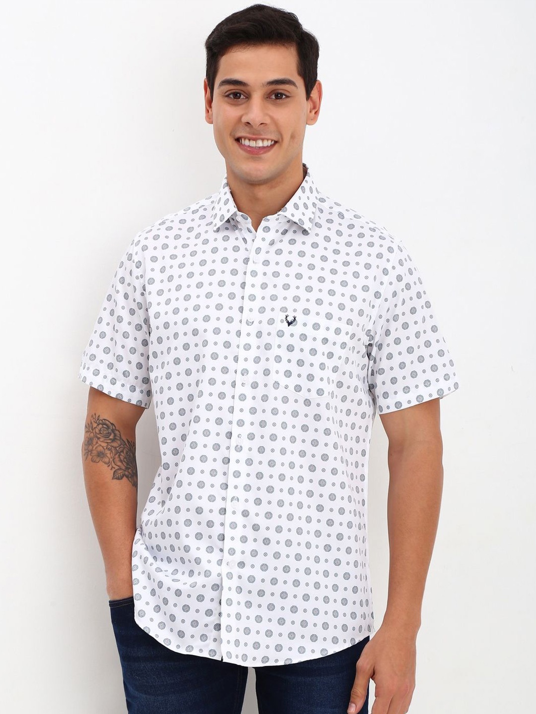 

Allen Solly Men Spread Collar Abstract Printed Cotton Slim Fit Casual Shirt, White