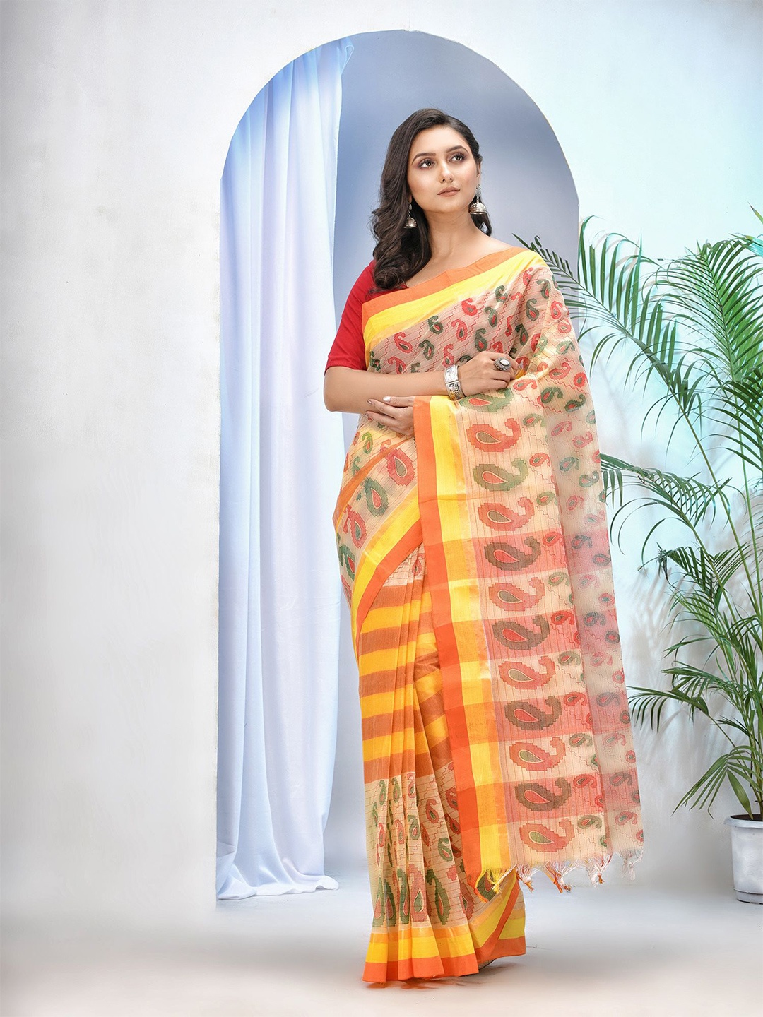 

DESH BIDESH Paisley Pure Cotton Taant Saree, Red