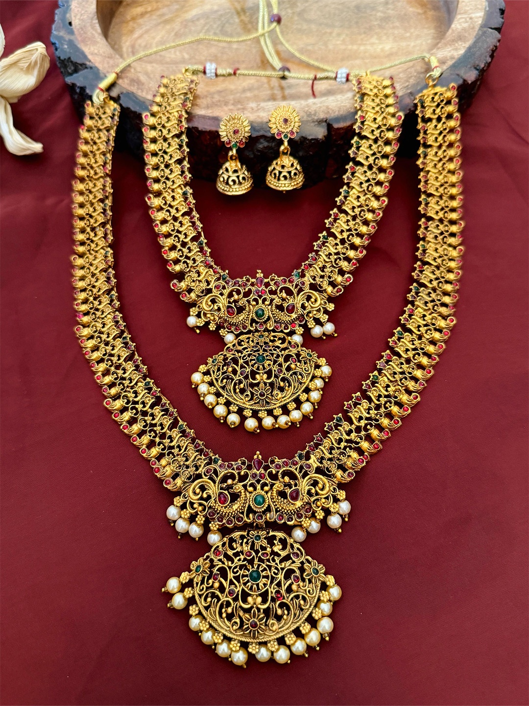 

ABDESIGNS Sophisticated Gold-Plated Stone Studded & Beaded Jewellery Set