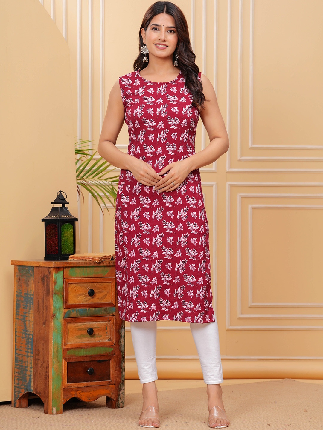 

KPF Floral Printed Sleeveless Straight Kurta, Maroon