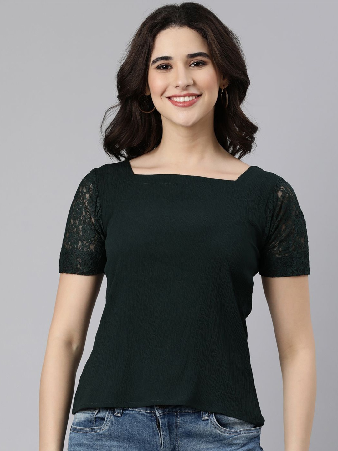 

TWIN BIRDS Solid Square Neck Lace Top, Green