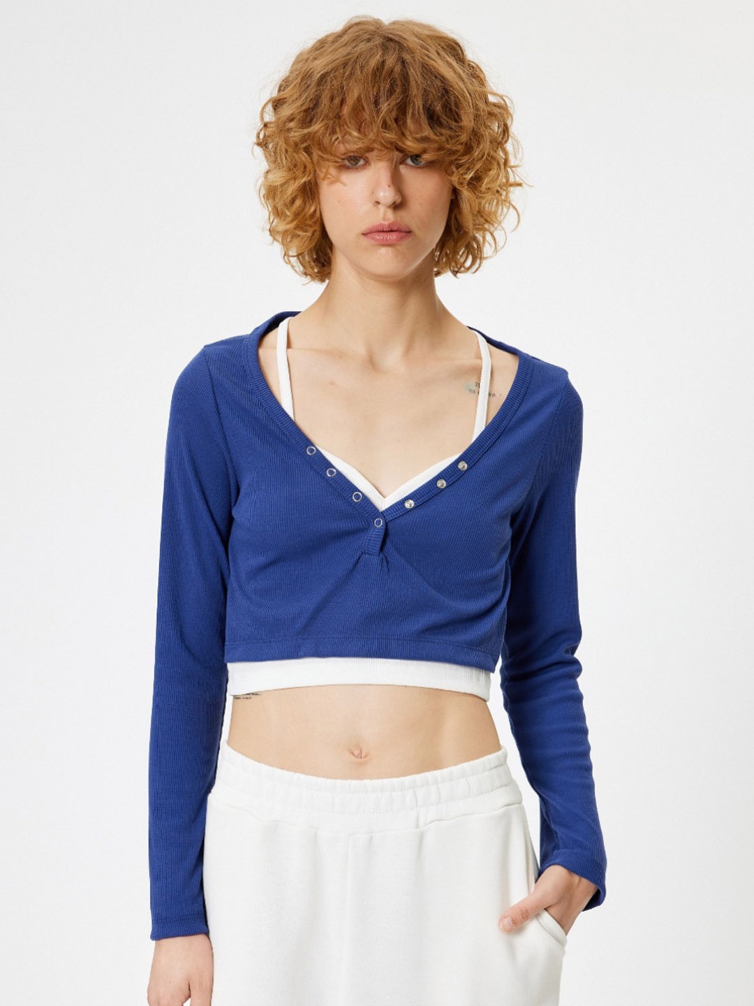 

Koton Women V-Neck Pockets T-shirt, Navy blue