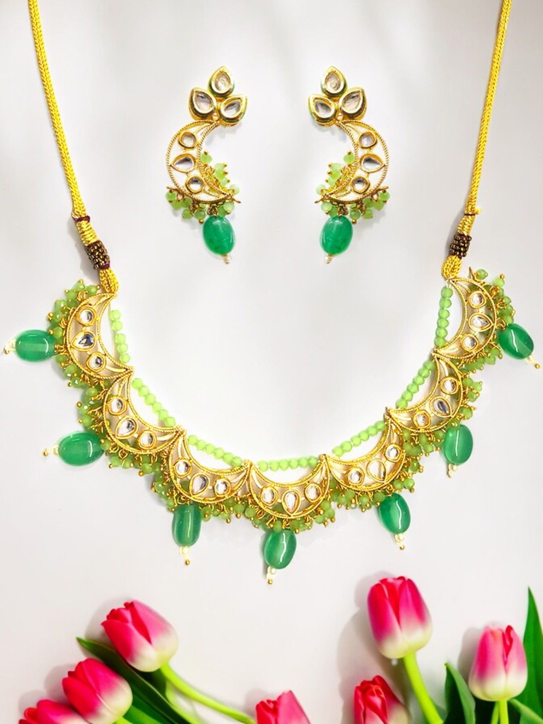 

Anouk Gold Toned Kundan Studded & Beaded Jewellery Set