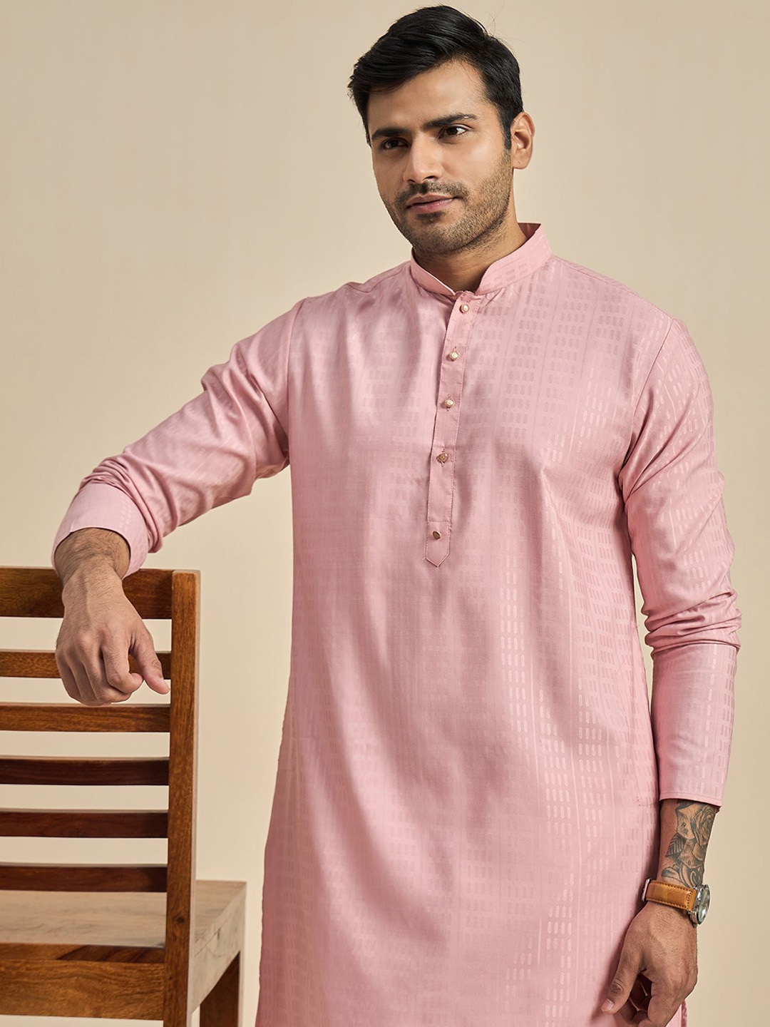 

Anouk Geometric Woven Design Mandarin Collar Collar Straight Kurta, Pink