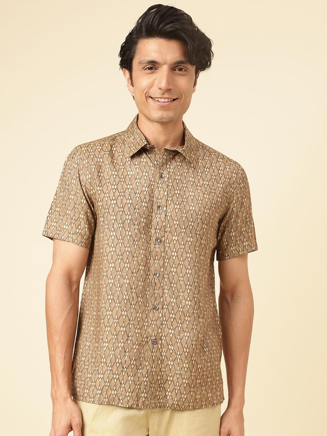 

Fabindia Men Straight Geometric Printed Spread Collar Casual Shirt, Brown