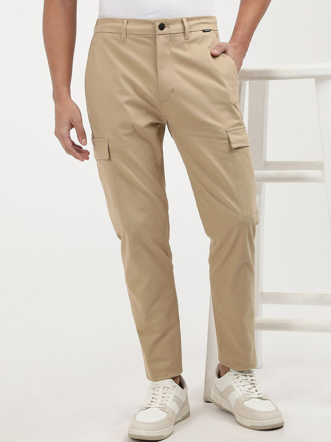 

Calvin Klein Jeans Men Tapered Fit Mid-Rise Cargos Trousers, Beige