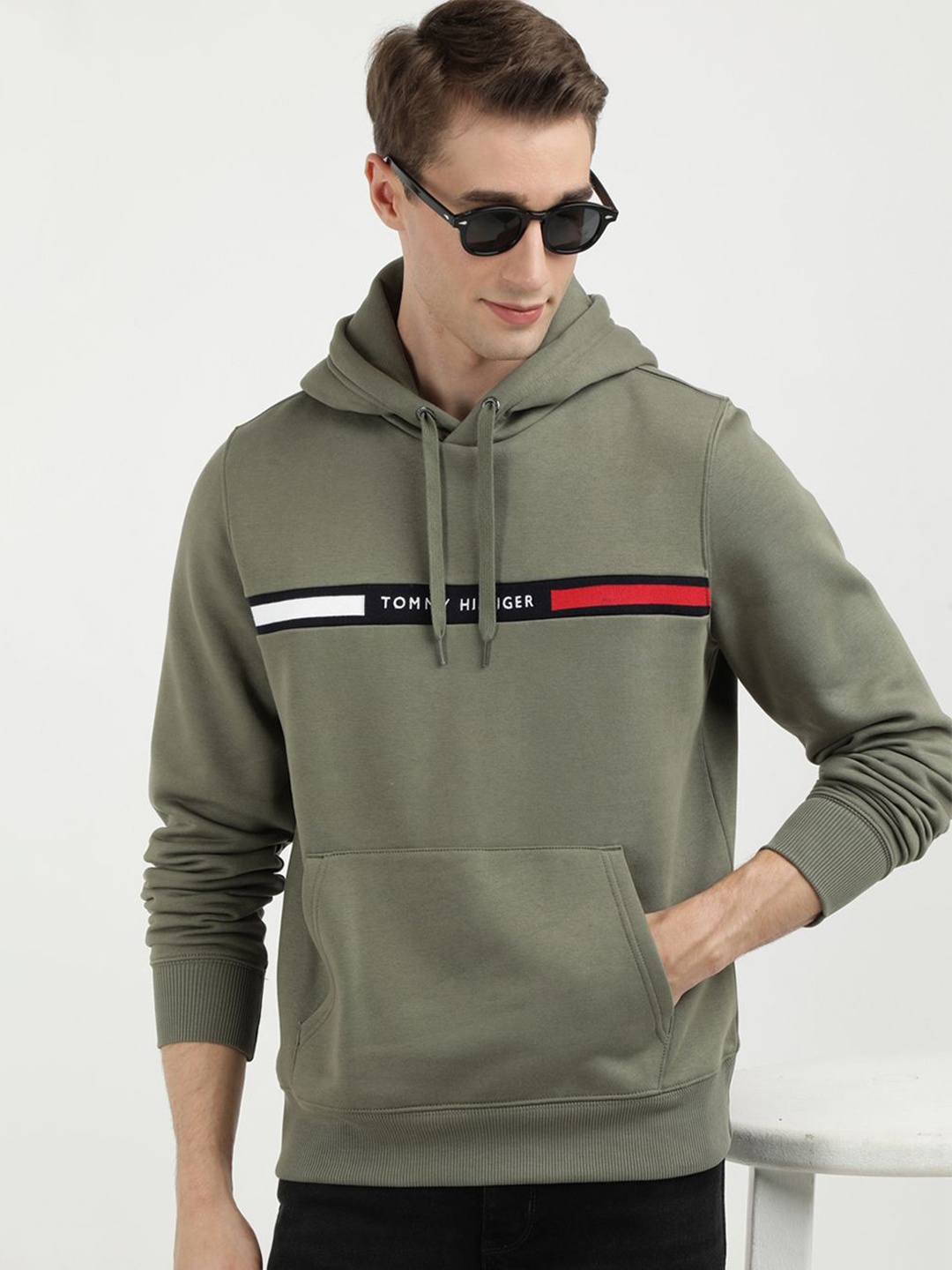 

Tommy Hilfiger Men Solid Hooded Sweatshirt, Green