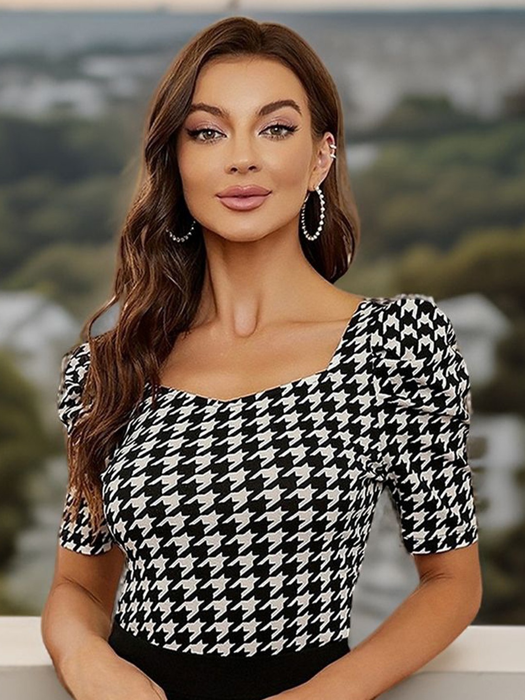 

Dream Beauty Fashion Women Geometric Printed Sweetheart Neck Top, Black