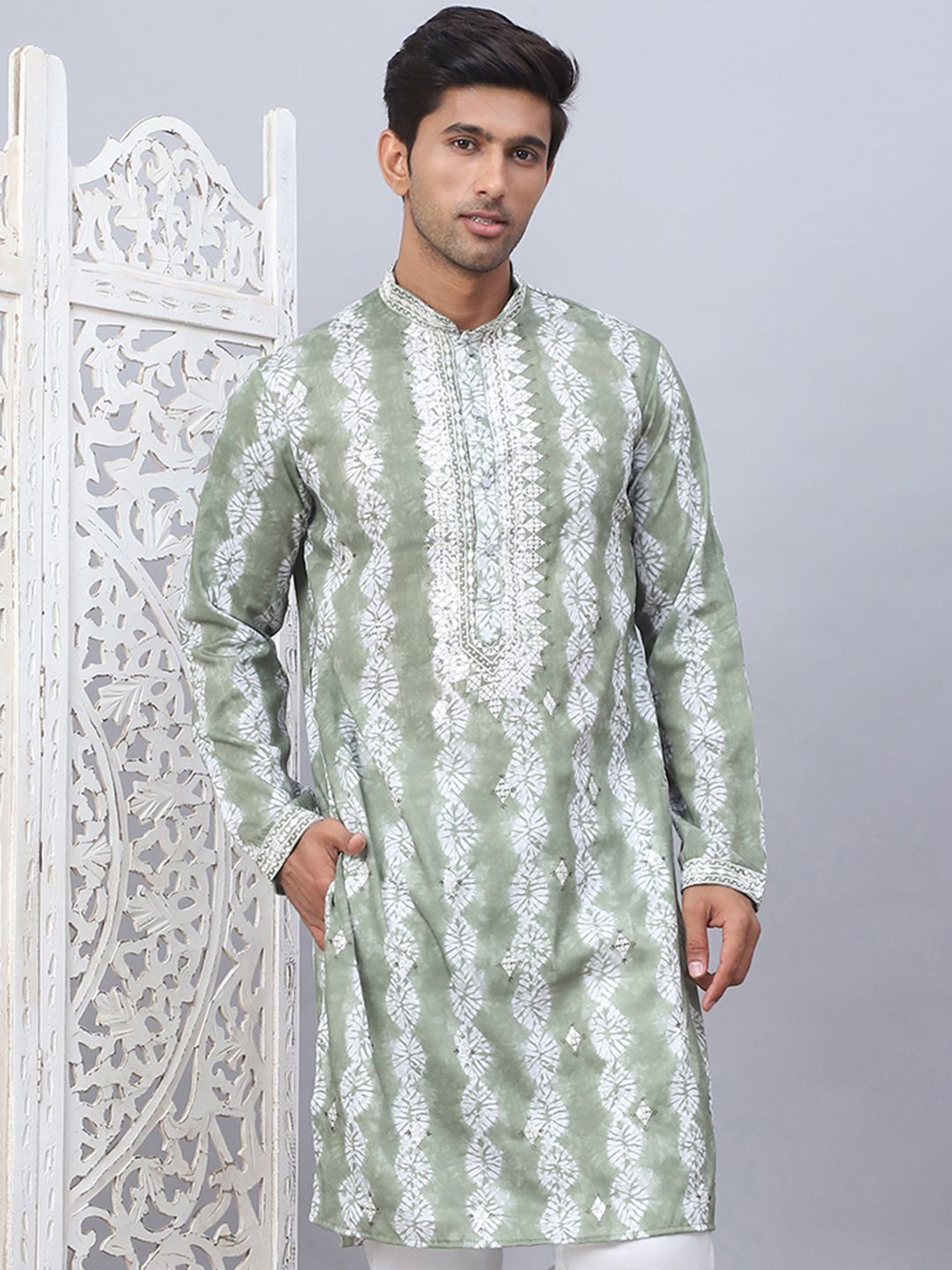 

Jompers Floral Printed Mandarin Collar Sequins Straight Kurta, Green