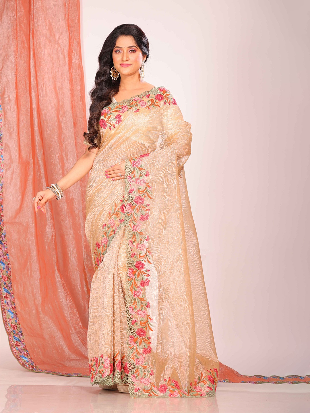 

Morchari Floral Embroidered Tissue Saree, Gold