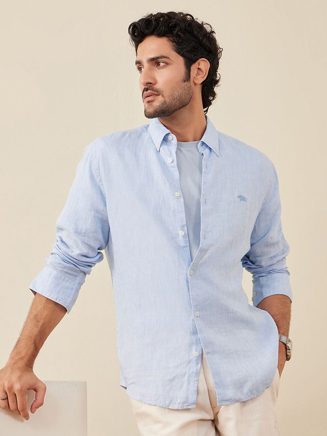 

Andamen Casual Men Solid Button-Down Collar Slim Fit Shirt, Navy blue
