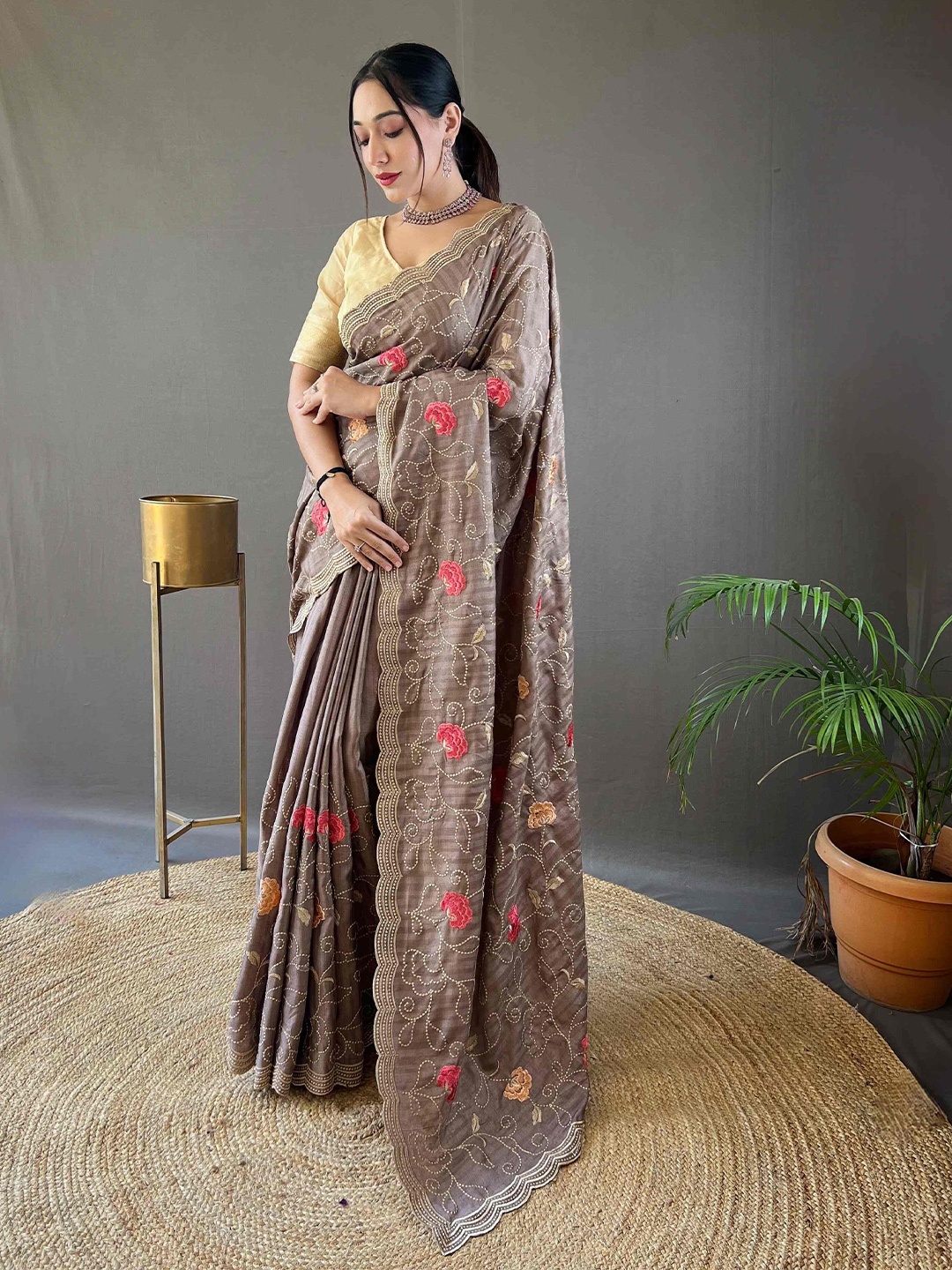 

DEVATITHI Floral Embroidered Tussar Saree, Brown