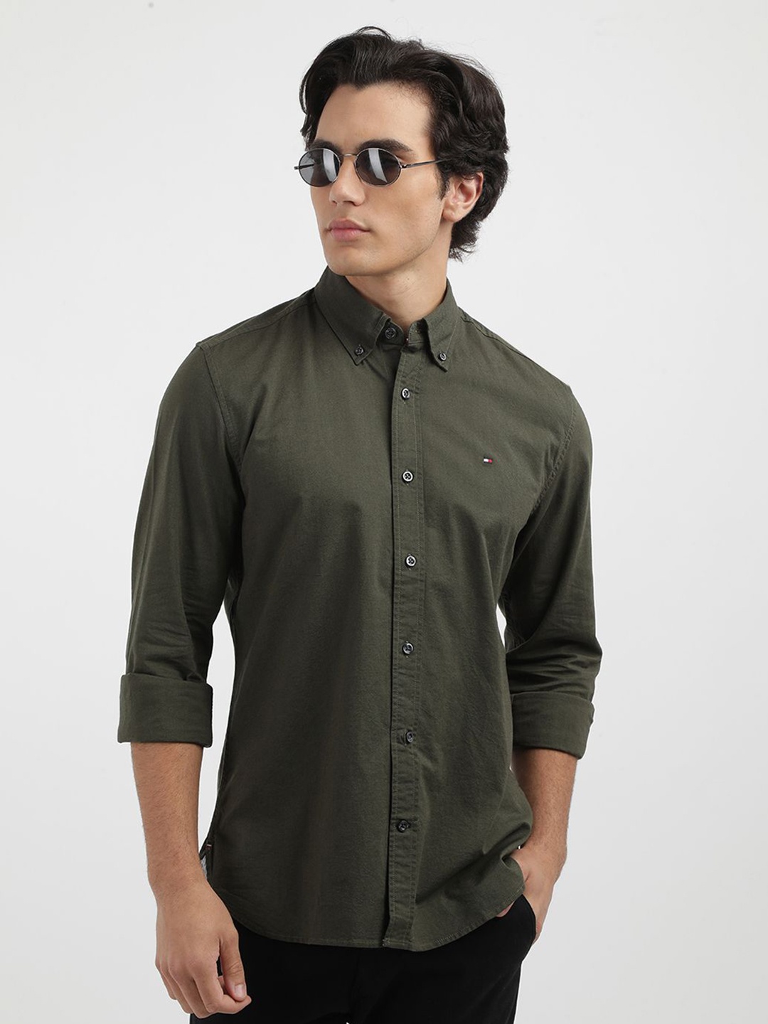 

Tommy Hilfiger Men Solid Button-Down Collar Casual Shirt, Green