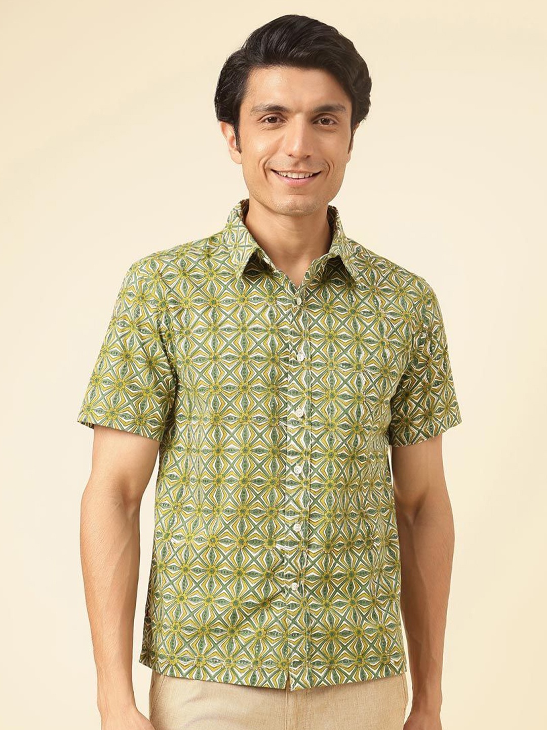 

Fabindia Men Straight Floral Printed Spread Collar Casual Shirt, Green