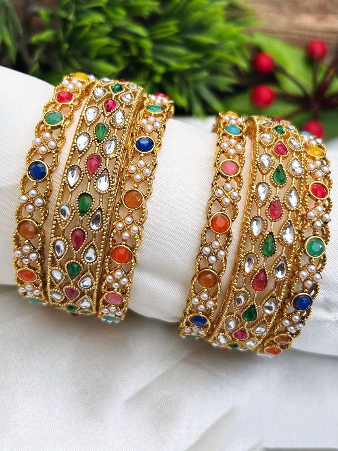 

GRIIHAM Set Of 6 Gold-Plated American Diamond-Studded Bangles