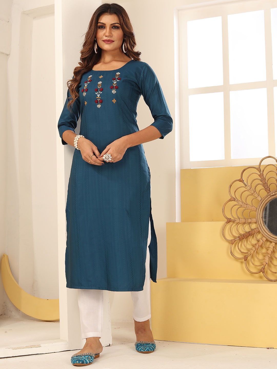 

Rujave Floral Embroidered Thread Work Straight Kurta with Trousers, Sea green