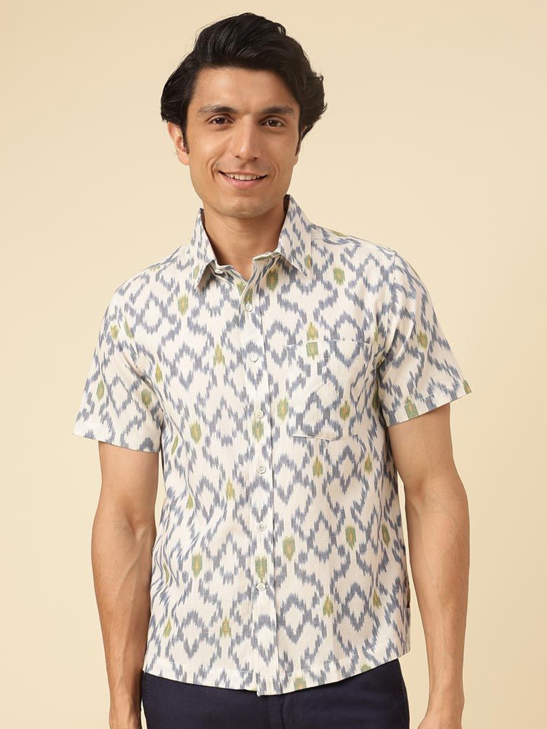 

Fabindia Men Straight Abstract Printed Spread Collar Casual Shirt, White