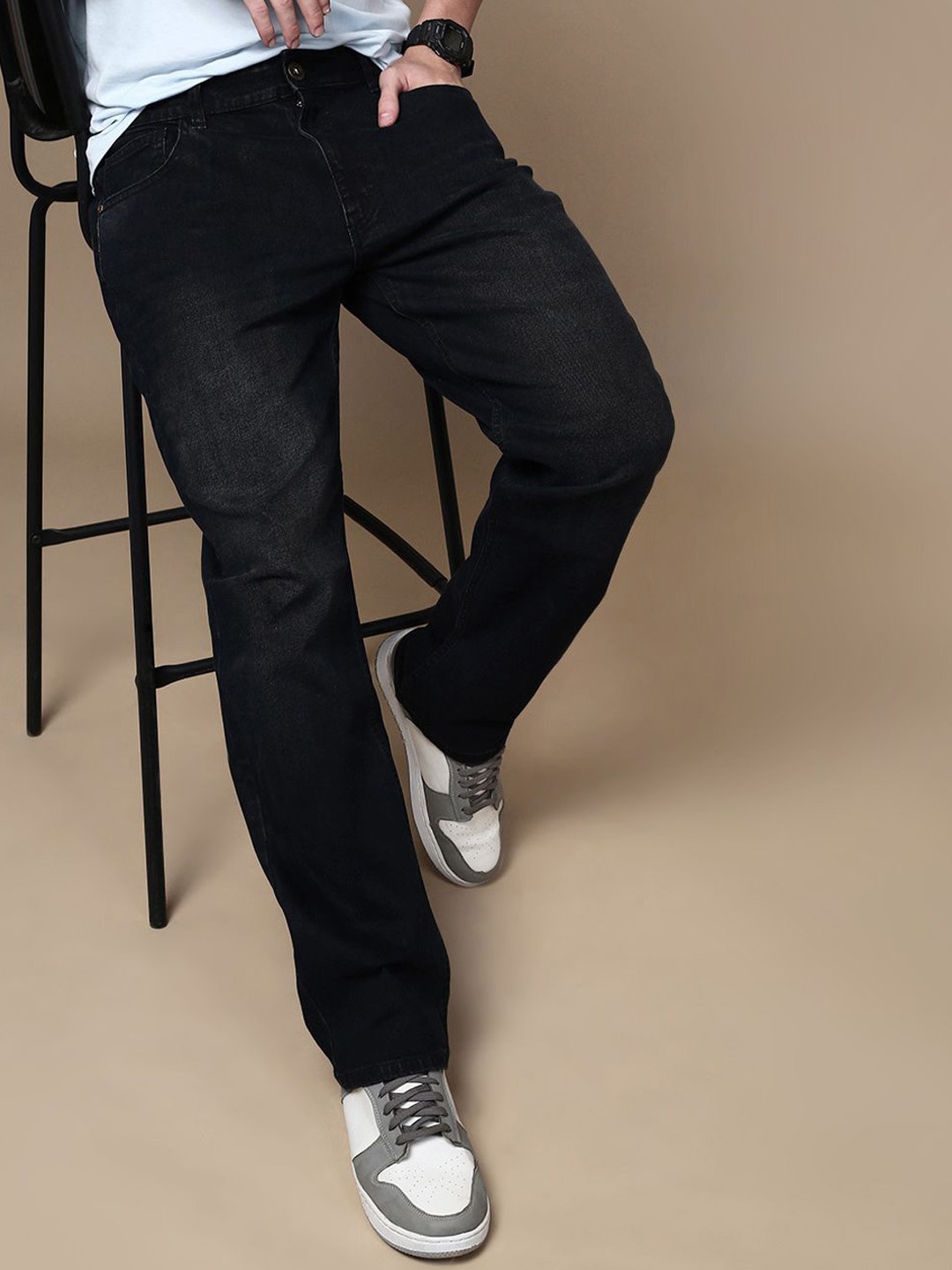 

The Roadster Lifestyle Co Men Regular Fit Mid Rise Jeans, Black