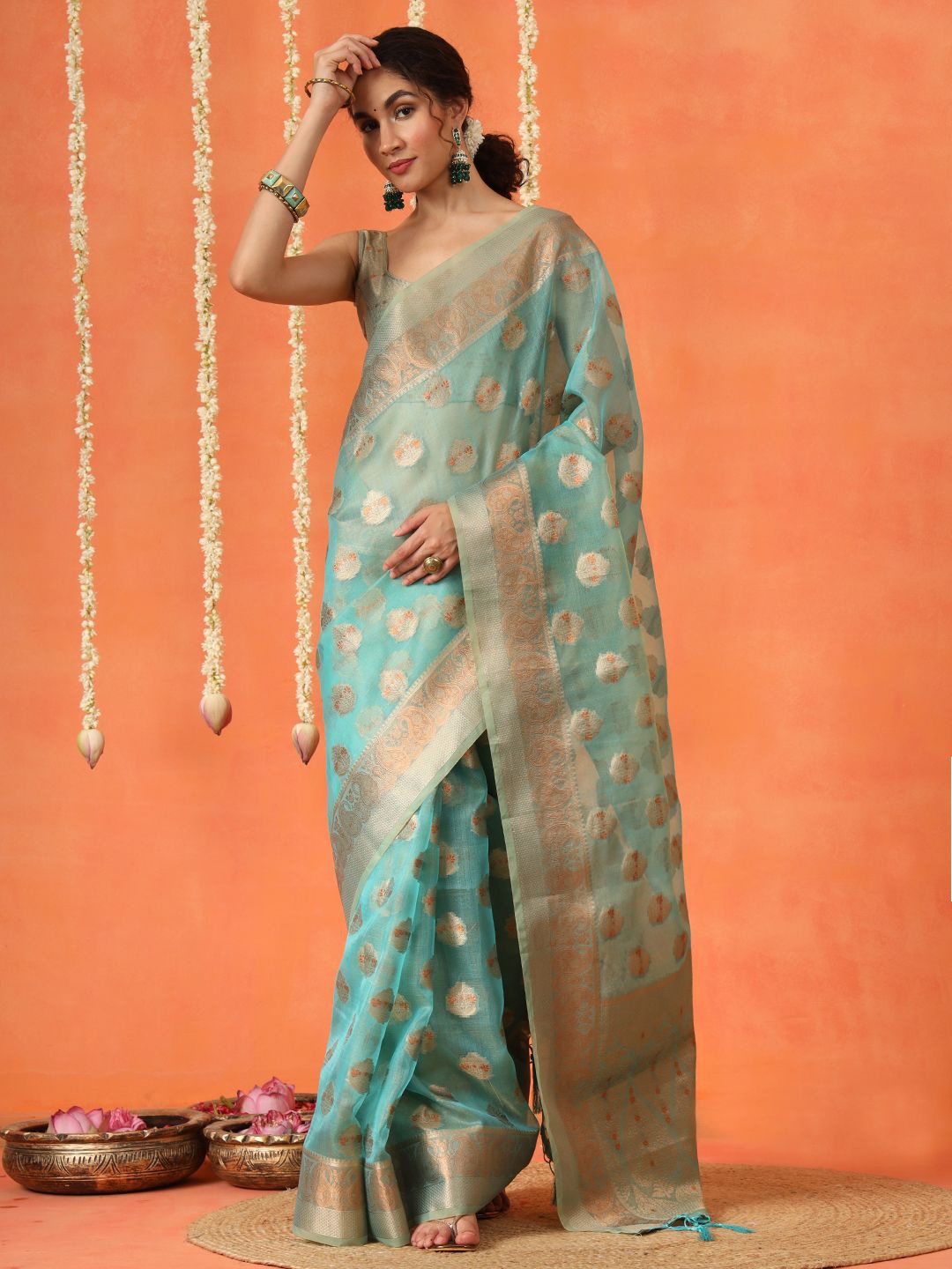 

Tikhi Imli Ethnic Motifs Woven Design Zari Tissue Saree, Blue