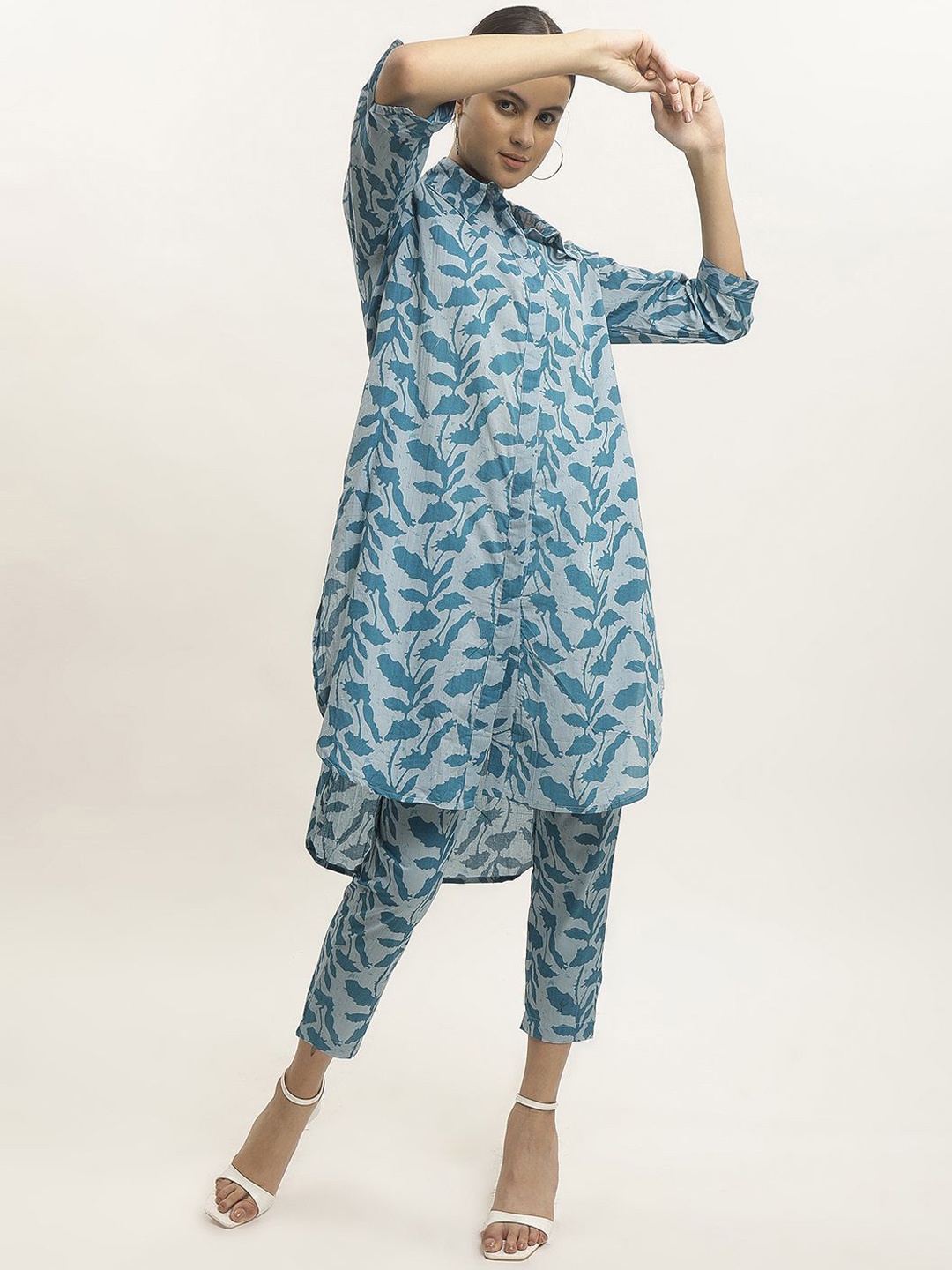 

BLACK & BLAH BLAH Relaxed Fit Block Printed Pure Cotton Kurta and Trouser (Set of 2), Blue