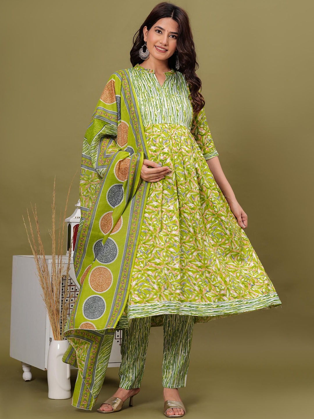 

SKY FAB Printed Mandarin Collar Maternity Anarkali Pleated Kurta With Trousers & Dupatta, Green