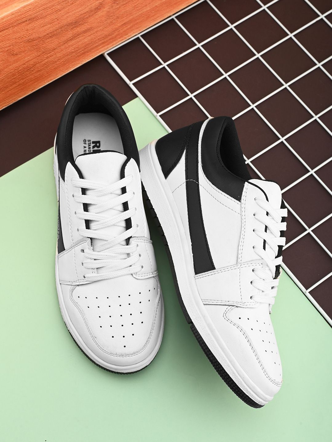 

The Roadster Lifestyle Co Men Lace-Ups Everyday Lightweight Sneakers, White