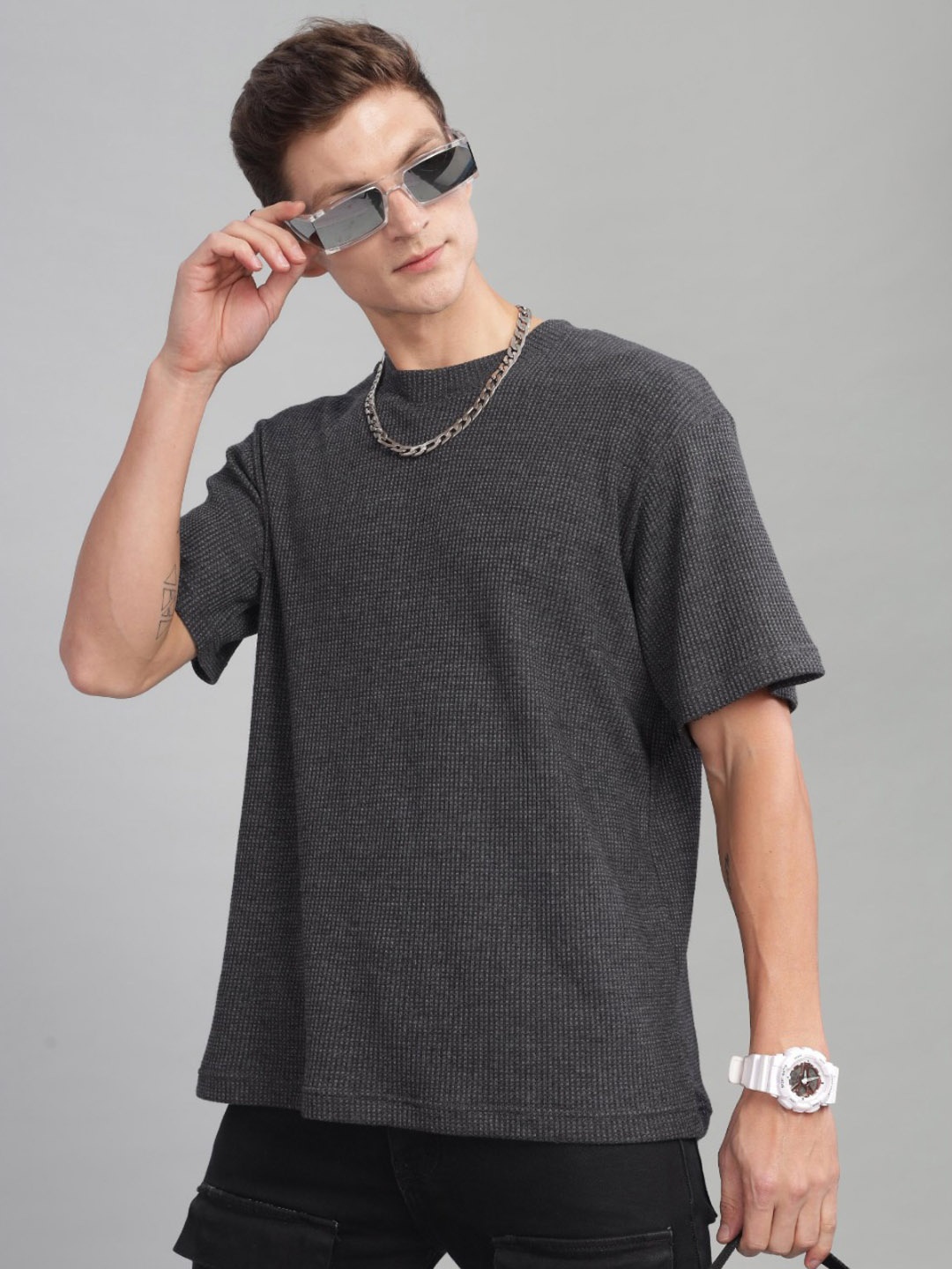 

TOMHIDDLE Men Solid Round Neck Cotton Relaxed Fit T-Shirt, Black