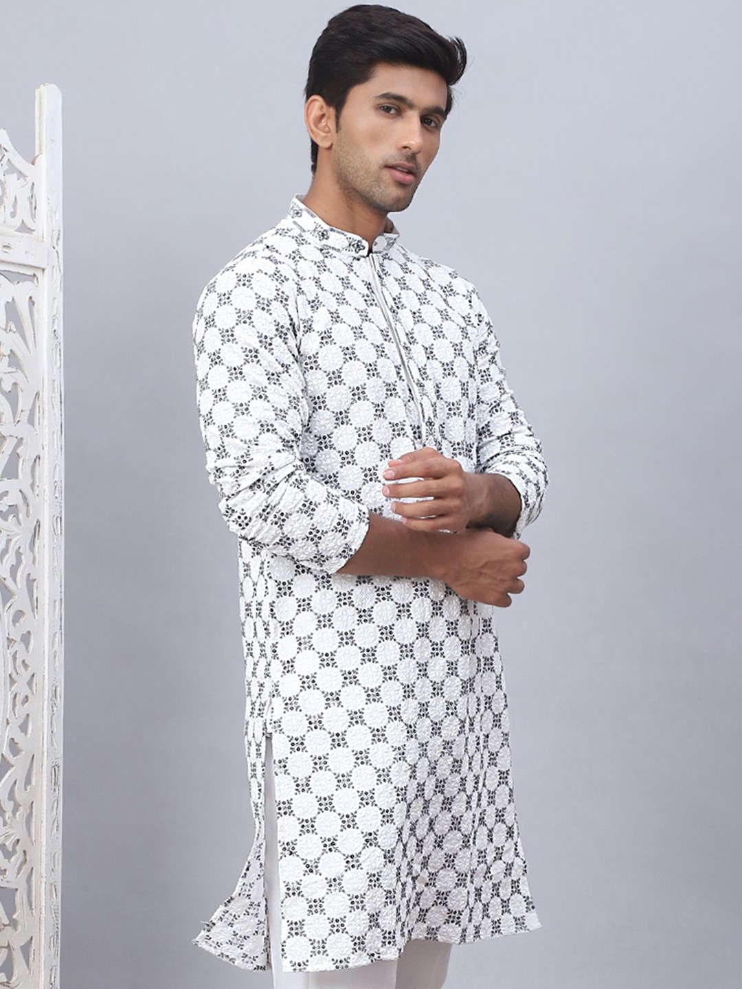 

Jompers Floral Embroidered Sequinned Mandarin Collar Straight Kurta, White