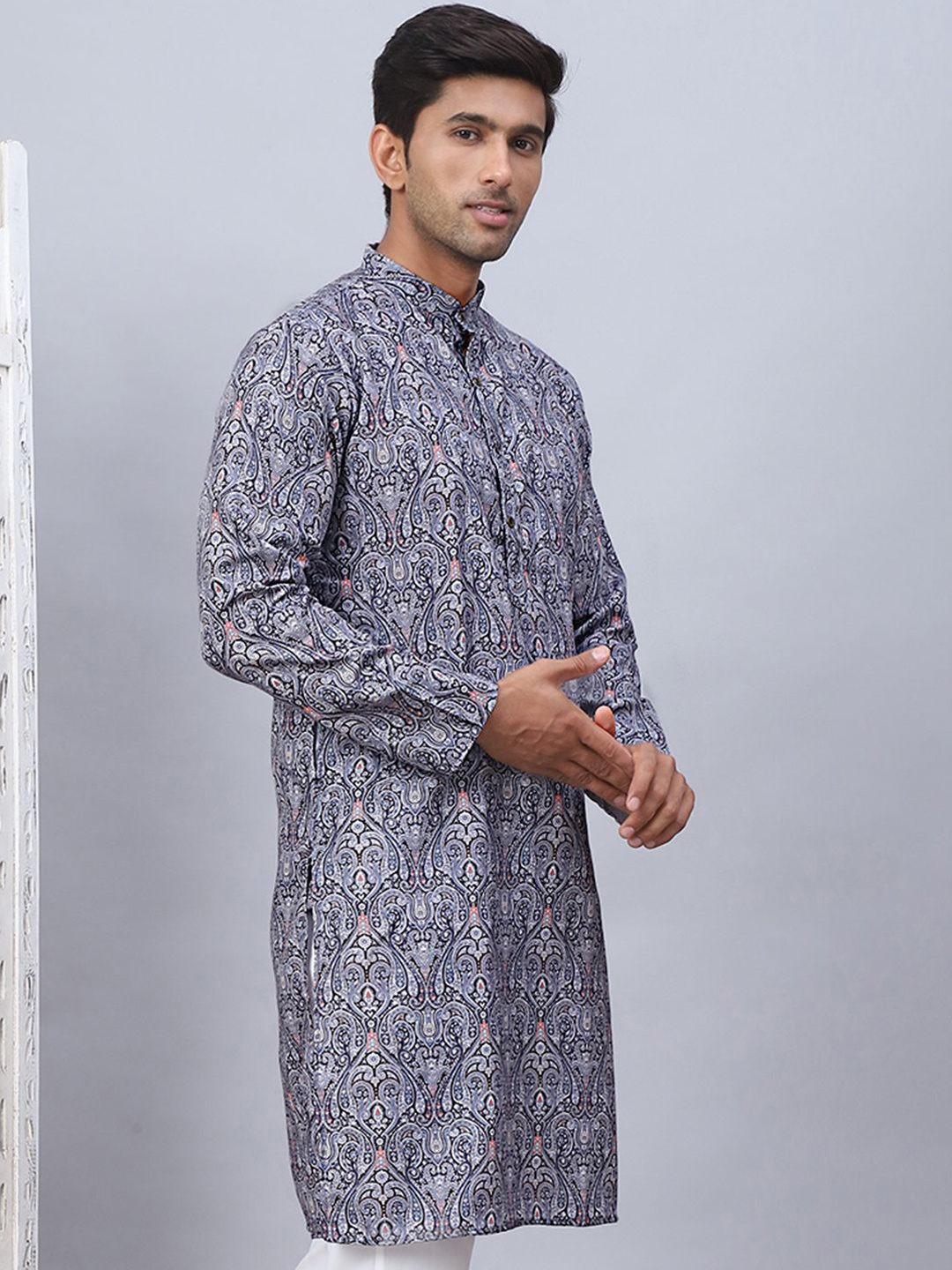 

Anouk Grey Paisley Printed Mandarin Collar Straight Kurta