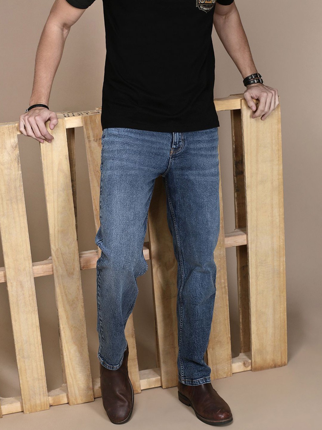 

The Roadster Lifestyle Co Men Regular Fit Light Fade Straight Fit Jeans, Blue