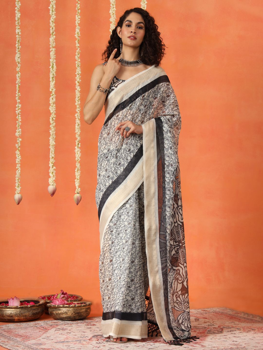 

Tikhi Imli Ethnic Motifs Zari Saree, Beige