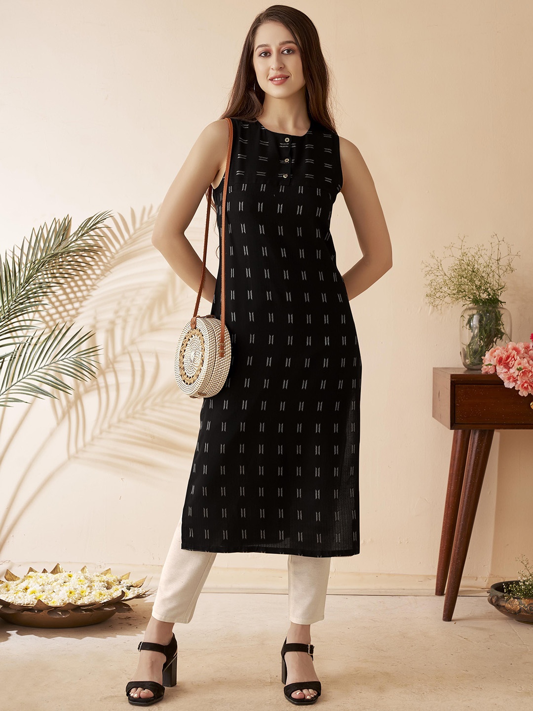 

Anouk Printed Round Neck Regular Straight Kurta with Trousers, Black