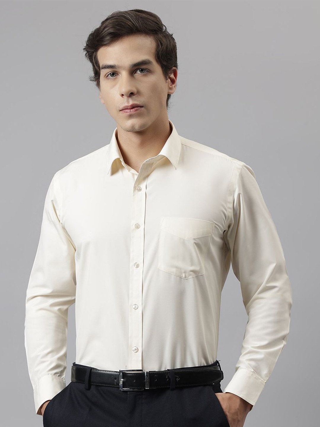 

English Navy Men Standard Solid Slim Fit Formal Shirt, Off white