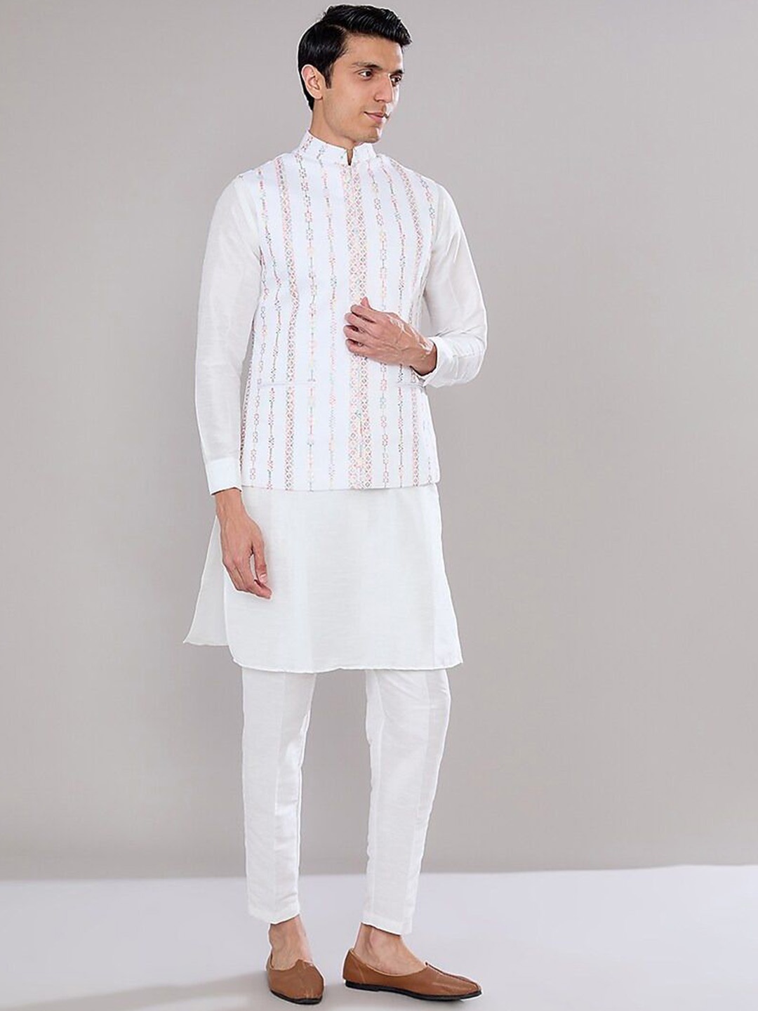 

RNG Safawala Embroidered Raw Silk Straight Kurta with Trousers, Off white