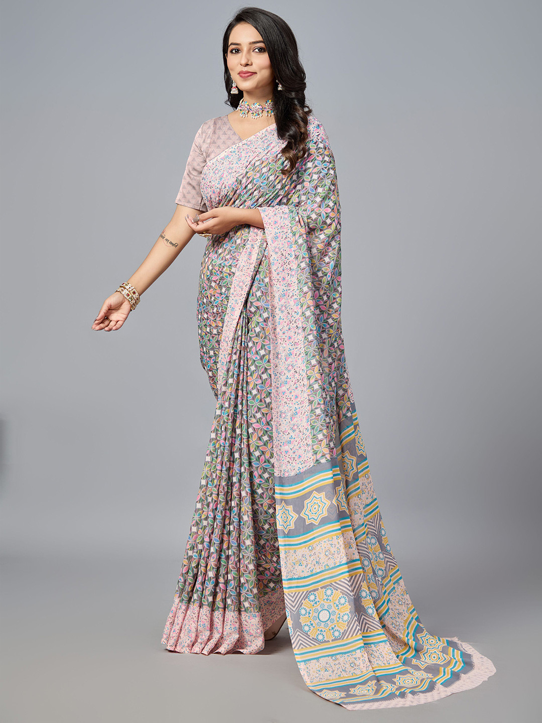 

VIRICA Floral Printed Saree, Pink