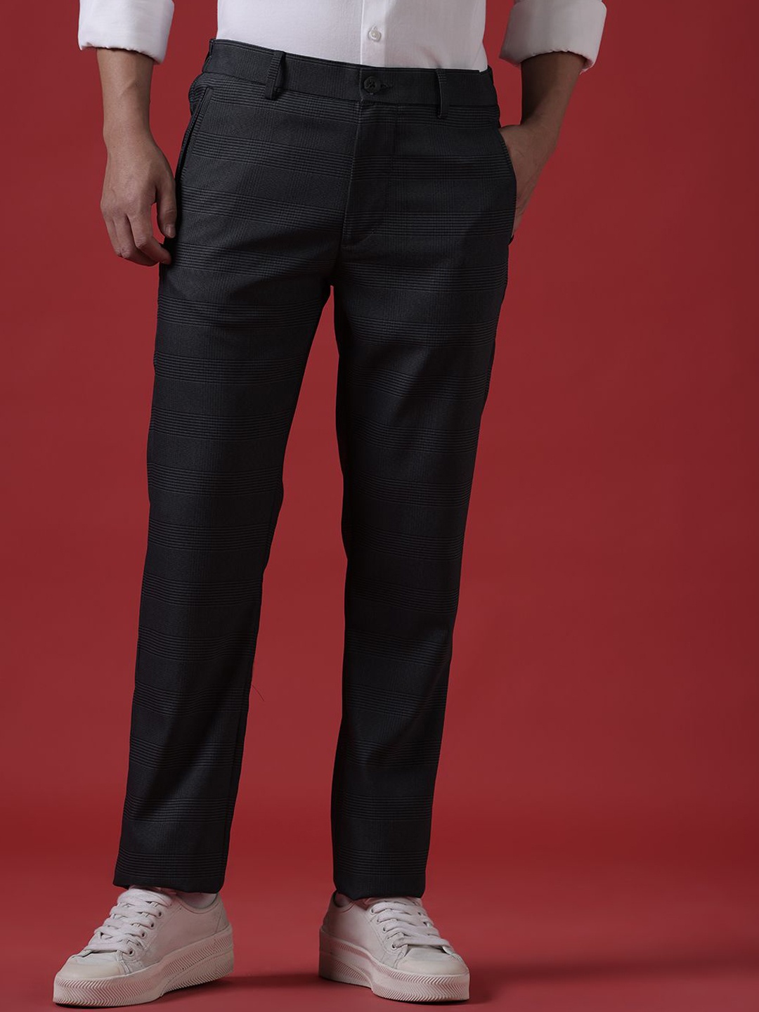 

WROGN Men Slim Fit Checked Trousers, Grey