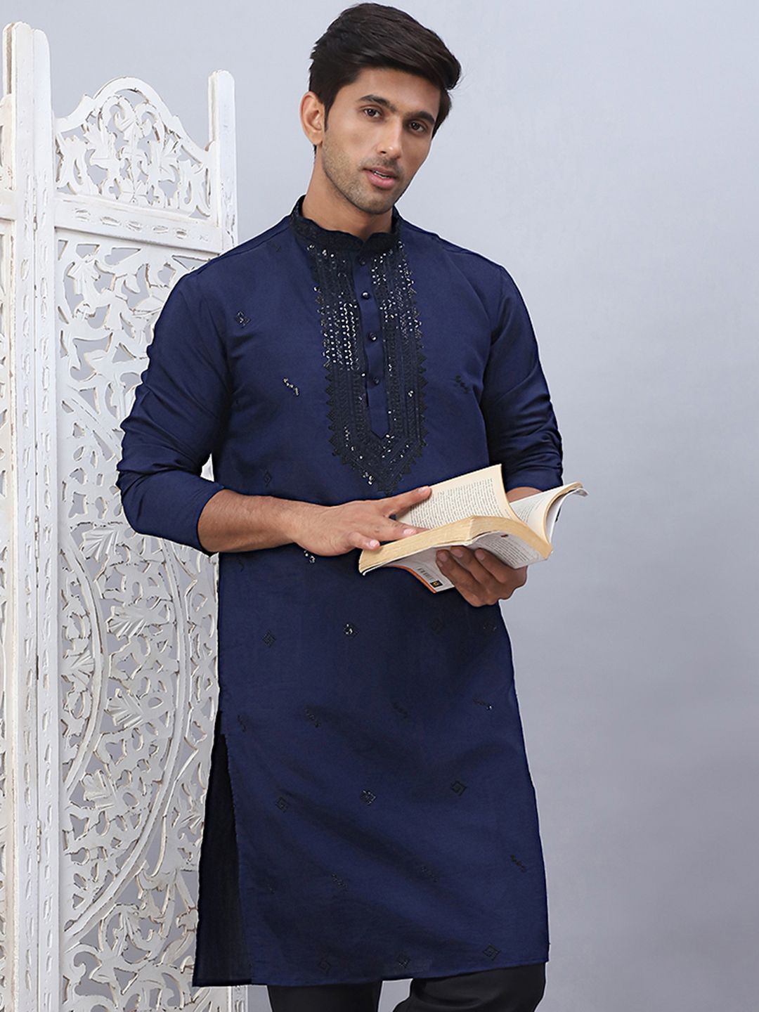 

Jompers Geometric Embroidered Sequinned Cotton Silk Straight Kurta, Navy blue