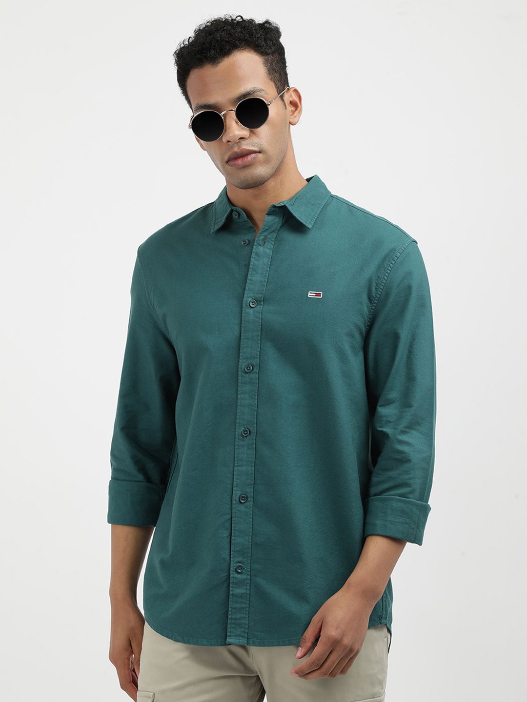 

Tommy Hilfiger Men Solid Spread Collar Pure Cotton Casual Shirt, Green