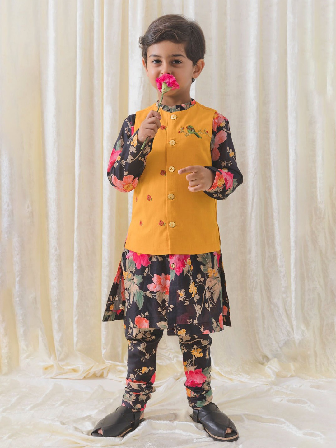 

Tiber Taber Boys Floral Printed Pure Cotton Straight Kurta With Churidar & Jacket, Black
