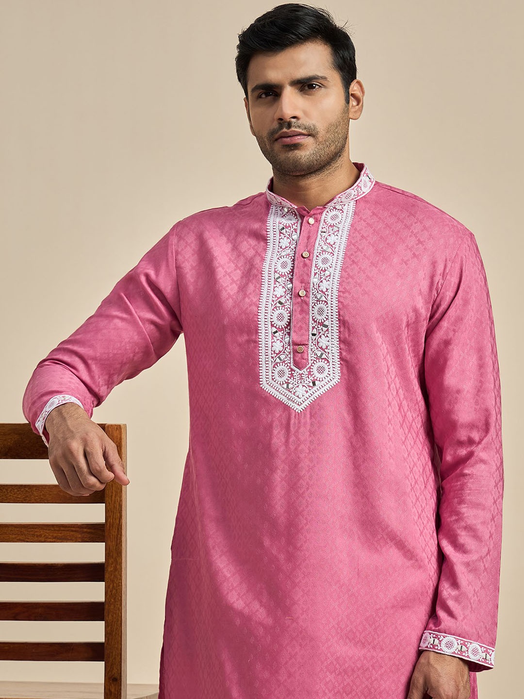 

Anouk Ethnic Motifs Embroidered Mandarin Collar Straight kurta, Pink