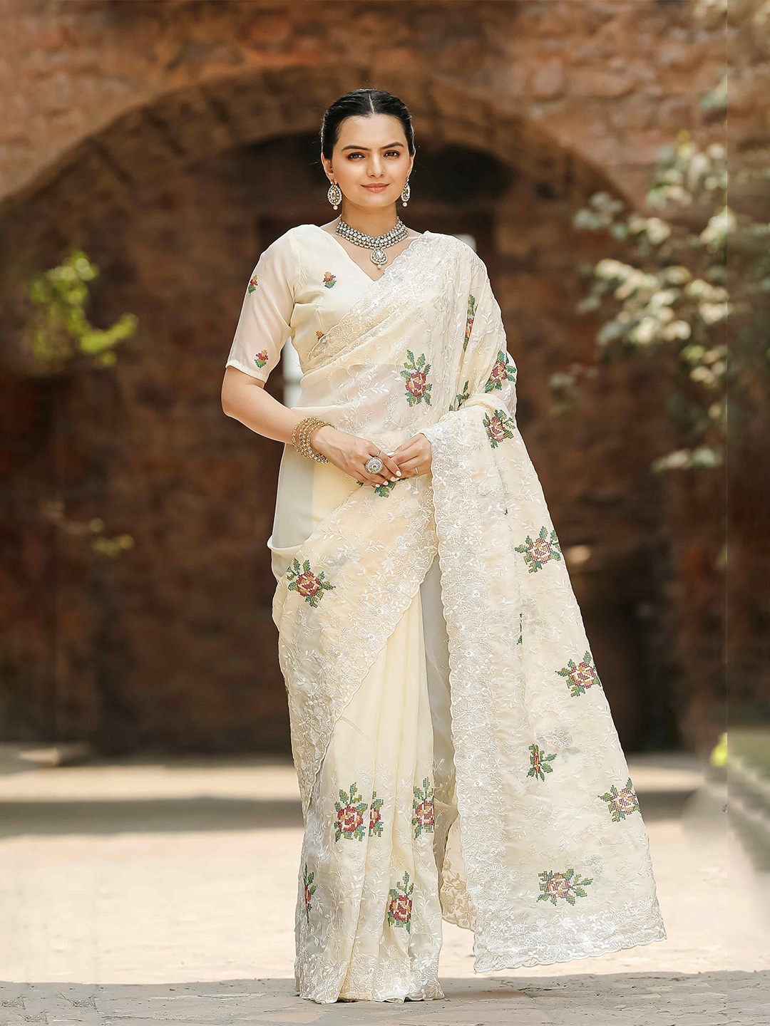 

DEVATITHI Embroidered Floral Saree, Cream